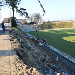 PRZEBUDOWA STADIONU W CERKWICY IDZIE ZGODNIE Z PLANEM