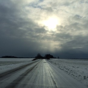 W CAŁEJ GMINIE POSYPAŁ ŚNIEG. DROGA DO REWALA OBLODZONA!