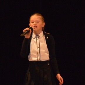 Zuzanna Brej wygrywa w Powiatowym Przeglądzie Piosenki