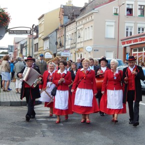 Czerwona Róża na Archidiecezjalnych Dożynkach w Trzebiatowie