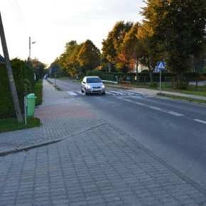 PRZY ZESPOLE SZKÓŁ W KARNICACH ZAMONTOWANO PRÓG ZWALNIAJĄCY