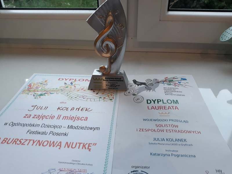 35147090_252335932178864_6599275966801903616_n