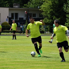 OLDBOJE GRALI W PŁOTACH