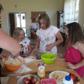 Dzieci z Dreżewa zapraszają na słodkie babeczki