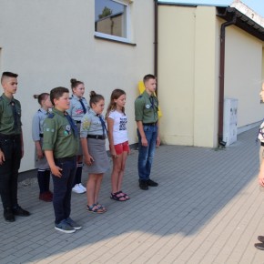 HARCERZE ODDALI HOŁD POWSTAŃCOM