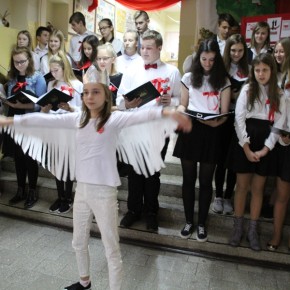 ŚWIĘTO NIEPODLEGŁOŚCI W CERKWICKIEJ SZKOLE ŚWIĘTO NIEPODLEGŁOŚCI W CERKWICKIEJ SZKOLE