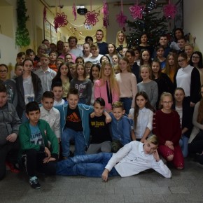 SZKOŁA W CERKWICY SKŁADA ŻYCZENIA ŚWIĄTECZNE