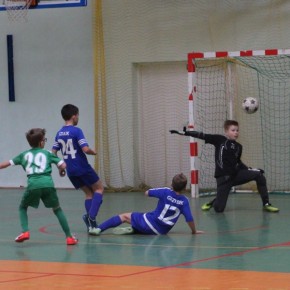 BIZON WYGRYWA TURNIEJ MIKOŁAJKOWY NAJMŁODSZYCH PIŁKARZY