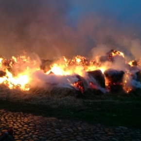 POŻAR BALOTÓW. PRACOWITA NIEDZIELA STRAŻAKÓW.
