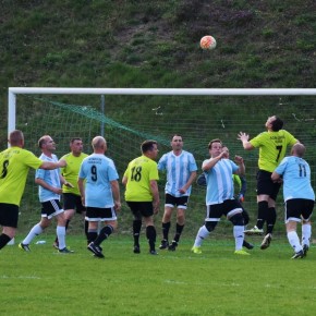 OLDBOJE WYGRYWAJĄ Z REWALEM W DERBACH