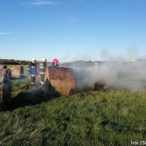POŻAR BALOTÓW SŁOMY W TRZESZYNIE
