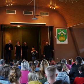 TEATR KOMEDII IMPRO ATAK WYSTĄPIŁ W KARNICACH