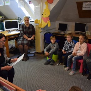 NOWI CZYTELNICY W BIBLIOTECE