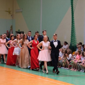 DWA ROCZNIKI OPUSZCZAJĄ SZKOŁĘ