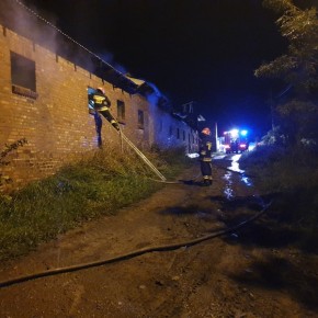 POŻAR BUDYNKÓW GOSPODARCZYCH W DREŻEWIE