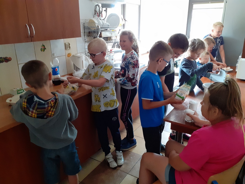 65732315_673352406461109_5792344580745592832_n