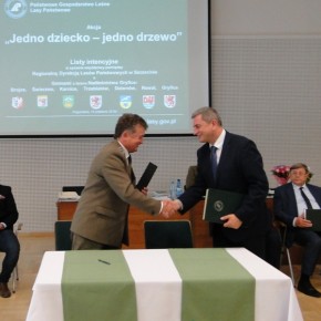 „JEDNO DZIECKO – JEDNO DRZEWO” W KARNICACH