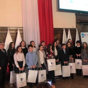 NAGRODY KURATORIUM OŚWIATY DLA MARCELINY I EMILII