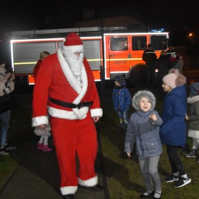 MIKOŁAJ DOJECHAŁ WOZEM STRAŻACKIM MIKOŁAJ DOJECHAŁ WOZEM STRAŻACKIM