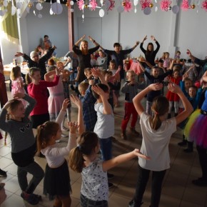 CHOINKA W CERKWICKIEJ SZKOLE