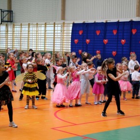 DZIEŃ BABCI I DZIADKA W KARNICKIEJ SZKOLE