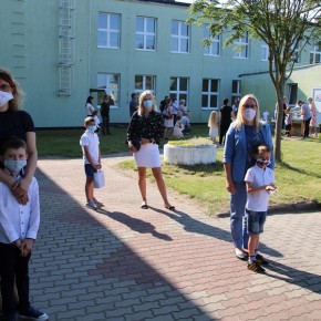 NAJMŁODSI ZAKOŃCZYLI ROK SZKOLNY NAJMŁODSI ZAKOŃCZYLI ROK SZKOLNY