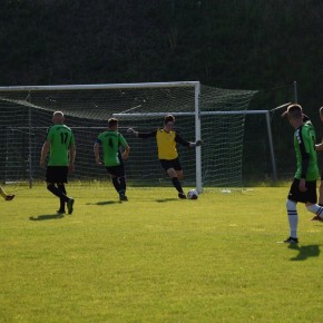 BIZON WYGRYWA W PIERWSZYM SPARINGU