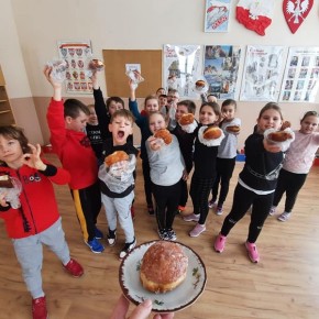 Pączkowy zawrót głowy w karnickiej szkole