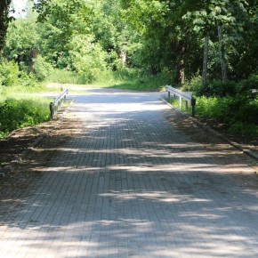 NOWA NAWIERZCHNIA MOSTKU W KARNICACH