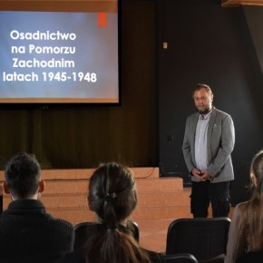 Wystawa o osadnictwie polskim na Pomorzu Zachodnim po II wojnie światowej w Gminnym Klubie Kultury