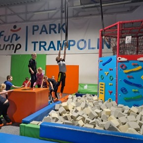 W PARKU TRAMPOLIN