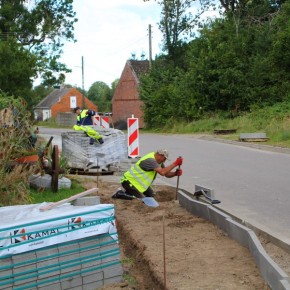 BUDOWA CHODNIKA W KUSINIE