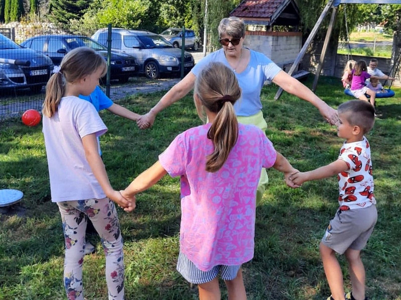 b221567f-b708-41ab-8f82-d12f26ca2389