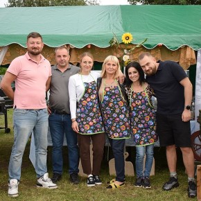 DOŻYNKOWE STOISKO SOŁECTWA CZAPLIN WIELKI