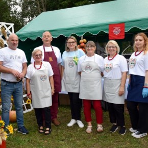 DOŻYNKOWE STOISKO KGW KONARZEWO