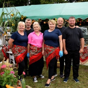 DOŻYNKOWE STOISKO KGW LĘDZIN