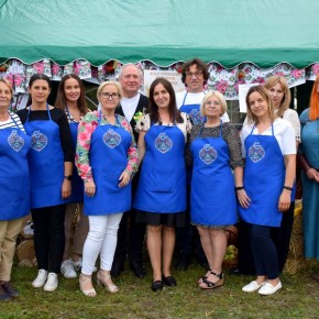 DOŻYNKOWE STOISKO KGW PAPROTNO