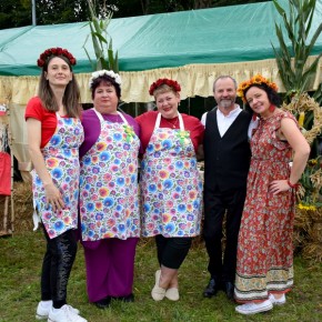 DOŻYNKOWE STOISKO SOŁECTWA DREŻEWO