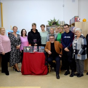 SPOTKANIE AUTORSKIE Z PRZEMYSŁAWEM KOWALEWSKIM W GMINNEJ BIBLIOTECE PUBLICZNEJ W KARNICACH