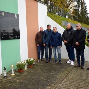 WYRAZ PAMIĘCI O ZMARŁYCH PIŁKARZACH  I DZIAŁACZACH KLUBU BIZON CERKWICA