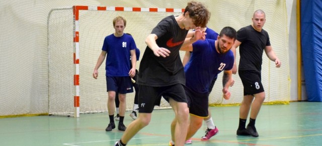 WYNIKI 1 KOLEJKI TURNIEJU PIŁKI HALOWEJ O PUCHAR WÓJTA GMINY KARNICE