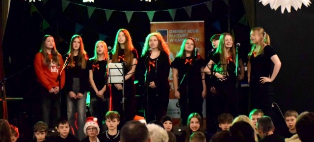 KONCERT I KIERMASZ BOŻONARODZENIOWY ZESPOŁU SZKÓŁ PUBLICZNYCH W KARNICACH