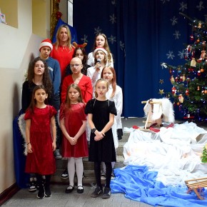 KONCERT KOLĘD I PASTORAŁEK W SZKOLE W CERKWICY