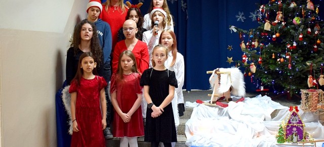 KONCERT KOLĘD I PASTORAŁEK W SZKOLE W CERKWICY