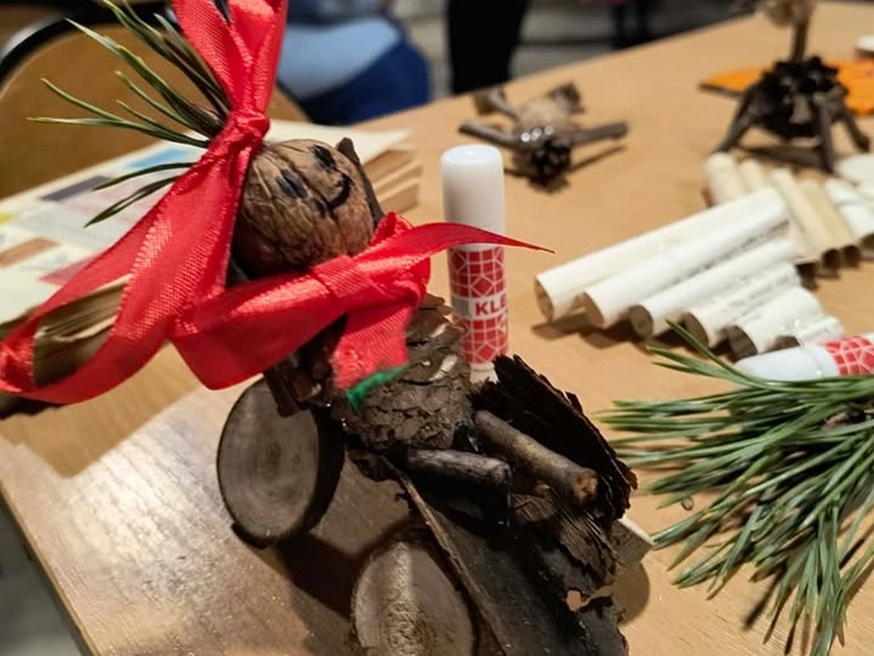 image-1582904083147374