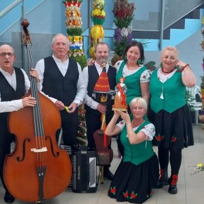 WYSTĘP ZESPOŁU „SAMI SWOI” W ŁOBZIE