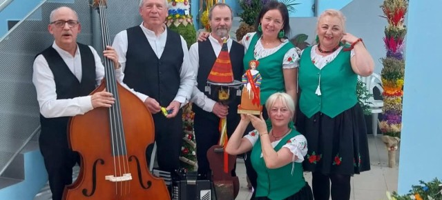 WYSTĘP ZESPOŁU „SAMI SWOI” W ŁOBZIE