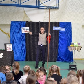 CZYTANIE TO MAGIA-POKAZ ILUZJONISTY W KARNICACH